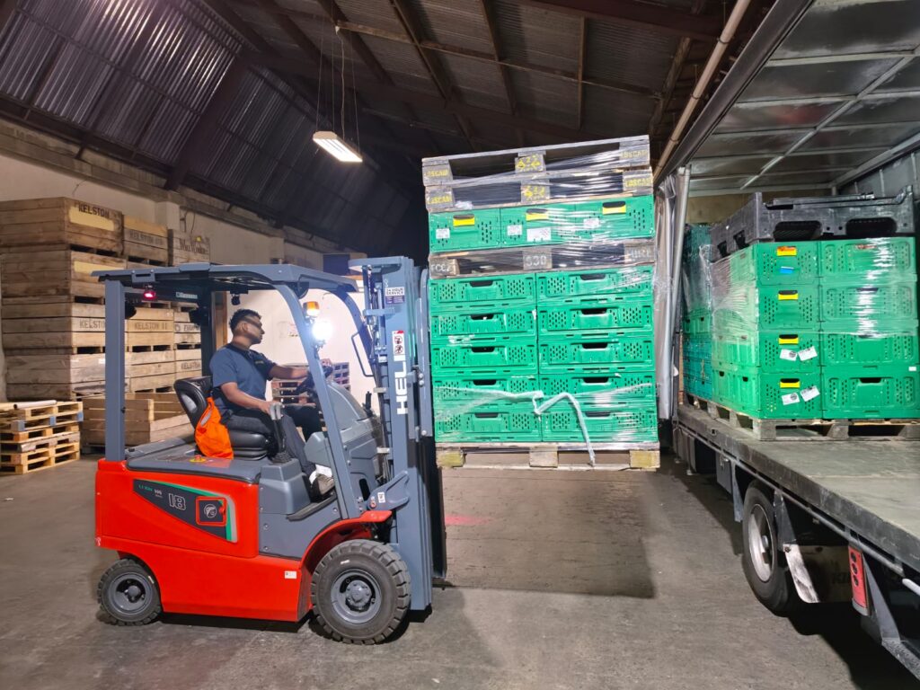 PHOTO-2026-04-04-17-53-52 svg+xml;charset=utf